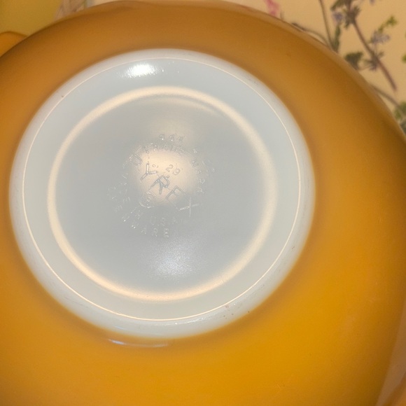 Pyrex (444) Butterfly Gold Nesting Bowl - Picture 5 of 6